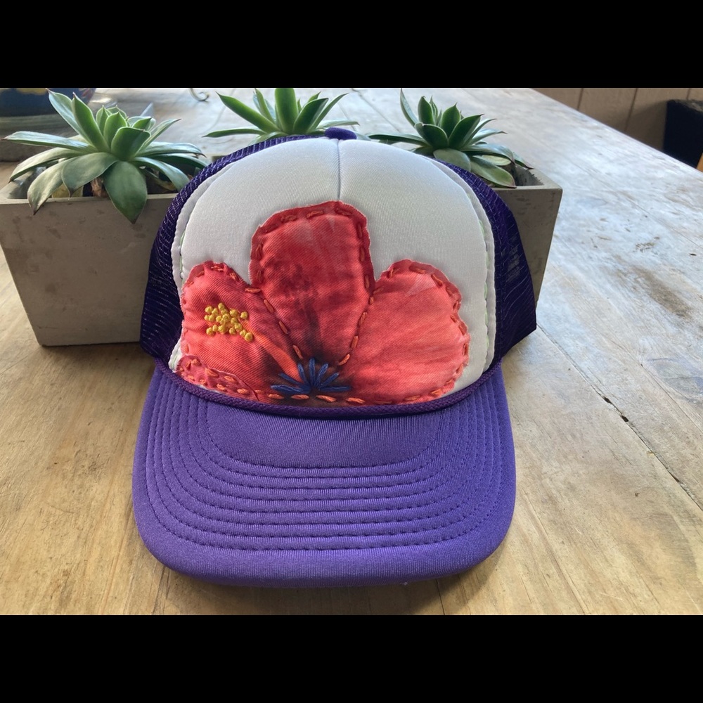 Women’s trucker hat